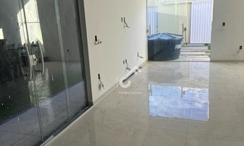 Imagem 3: PITANGUEIRAS, Lauro de Freitas. Duplex com 3 suítes superiores, em rua pública. 150m² de á