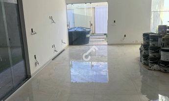 Imagem 4: PITANGUEIRAS, Lauro de Freitas. Duplex com 3 suítes superiores, em rua pública. 150m² de á