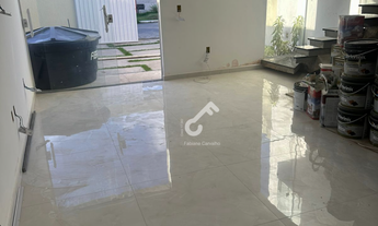 Imagem 5: PITANGUEIRAS, Lauro de Freitas. Duplex com 3 suítes superiores, em rua pública. 150m² de á