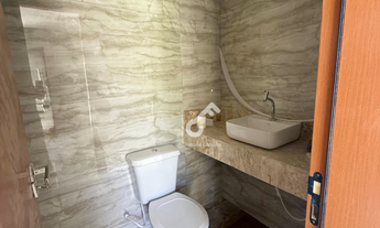 Imagem 7: ESTRADA DO COCO, Abrantes. Duplex NOVO (alto padrão) são 3 suítes superiores sendo a máste