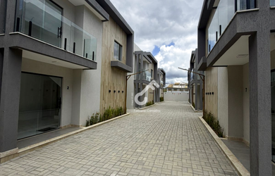 Imagem 7: IPITANGA, Lauro de Freitas. Duplex com 4 quartos sendo 1 suíte e 1 quarto térreo, 50m da p