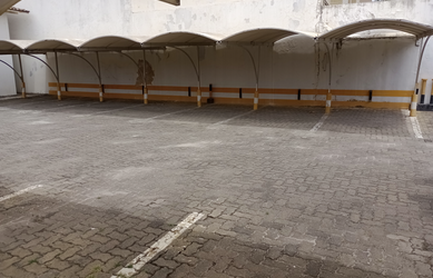 Imagem 7: Galpão no Costa Azul, frente de Rua, com terreno de 700,00 m²