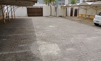 Imagem: Galpão no Costa Azul, frente de Rua, com