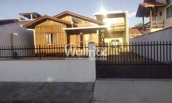 Imagem: Casa Localizada no Bairro de Armação