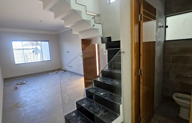 Imagem 2: Sobrado a Venda 3 Dormitórios com 4 vagas garagem na Bairro Vila Galvão