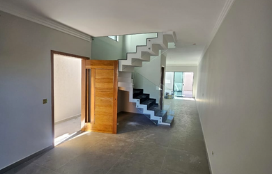 Imagem 3: Sobrado a Venda 3 Dormitórios com 4 vagas garagem na Bairro Vila Galvão