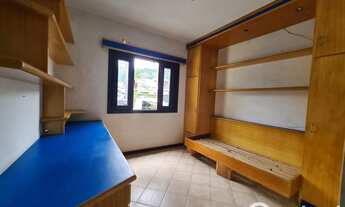 Imagem: Casa em Rua comercial - 02 terrenos