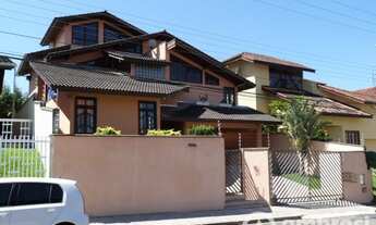 Imagem: Casa de alto padrão em local nobre