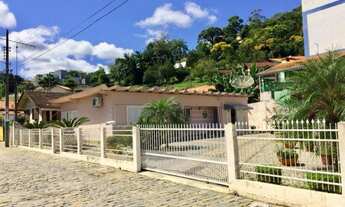 Imagem: Casa no bairro Águas Claras com amplo terreno