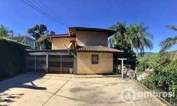 Imagem: Bela Casa com Amplo Terreno! ÓTIMA LOCALIZAÇÃO!