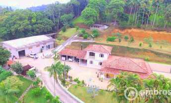 Imagem: Excelente Casa com Amplo Terreno na Primeiro