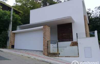 Imagem 2: Casa de Alto Padrão Recém Construída