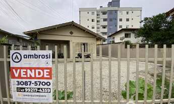 Imagem: TERRENO COM 3 CASAS LOCALIZADO EM ÁREA
