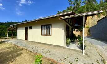 Imagem: Casa com amplo terreno no bairro Ponta Russa