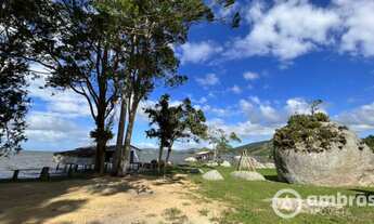 Imagem: Terreno espetacular com 3 casas frente para