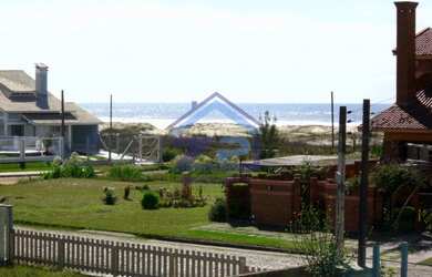 Imagem 3: Três cabanas à venda a 50 metros da Praia - Malinsky