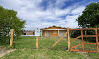 Imagem: Casa com Piscina e 03 quartos em Arroio