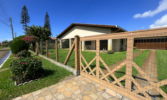 Imagem: Casa à venda a 300 metros do mar - 05 dormitórios