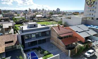 Imagem 4: Sobrado Alto Padrão com Piscina e 4 dormitórios