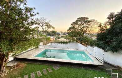 Imagem 2: Casa com 4 Quartos à venda com piscina