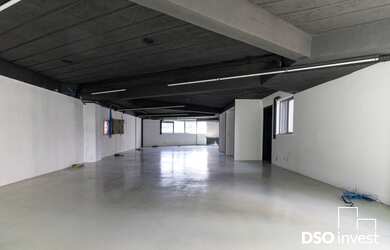 Imagem 4: 2 banheiro, 5 vagas na garagem