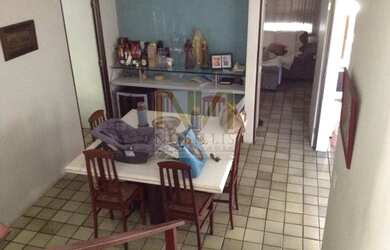 Imagem: A casa possui 4 Dormitórios, 2 Suítes, 1 Banheiro, 3 Vagas