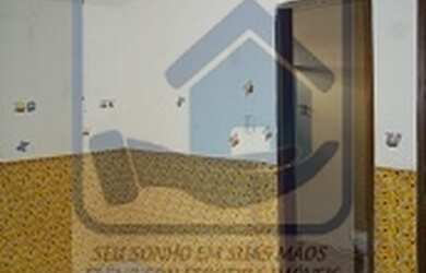 Imagem: A casa possui 4 Dormitórios, 1 Suíte, 1 Banheiro, 5 Vagas