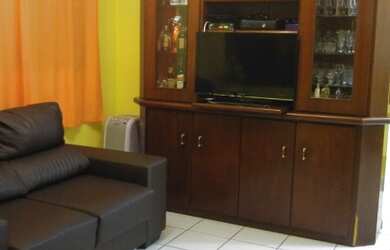 Imagem: A casa possui 3 Dormitórios, 1 Suíte, 2 Banheiros, 2 Vagas