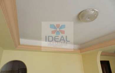 Imagem: A casa possui 3 Dormitórios, 1 Suíte, 1 Banheiro, 5 Vagas