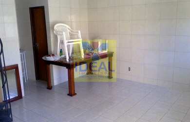 Imagem: A casa possui 3 Dormitórios, 1 Suíte, 2 Banheiros, 3 Vagas