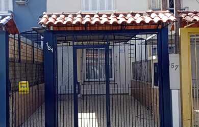 Imagem: A casa possui 2 Dormitórios, 2 Banheiros, 1 Vaga na garagem