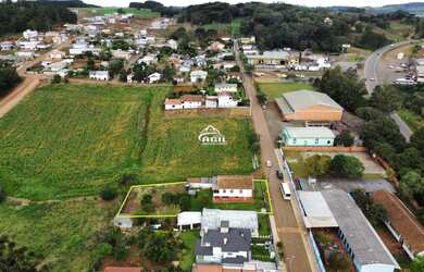 Imagem 4: Terreno amplo, em frente a Escola Mathias Lorenzon, no Bairro Santa Catarina, em Getúlio V
