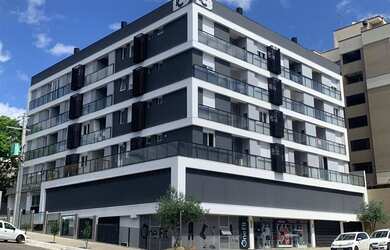 Imagem: O apartamento possui 2 Dormitórios, 1 Suíte, 2 Banheiros