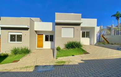 Imagem: A casa possui 2 Dormitórios, 1 Banheiro, 1 Vaga na garagem