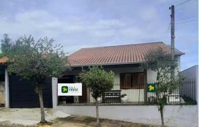 Imagem: A casa possui 2 Dormitórios, 1 Suíte, 2 Banheiros, 2 Vagas