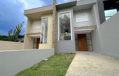 Imagem: A casa possui 3 Dormitórios, 1 Suíte, 3 Banheiros, 2 Vagas