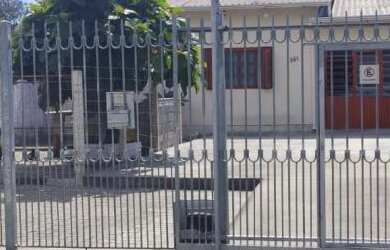 Imagem: A casa possui 2 Dormitórios, 2 Banheiros, 2 Vagas na garagem