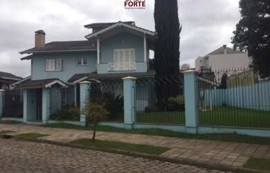 Imagem: A casa possui 4 Dormitórios, 1 Suíte, 4 Banheiros e está