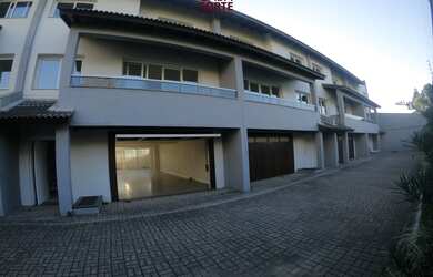 Imagem: A casa possui 3 Dormitórios, 1 Suíte, 3 Banheiros, 4 Vagas