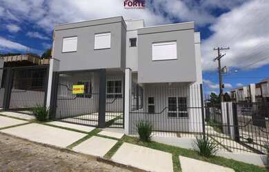 Imagem: A casa possui 2 Dormitórios, 1 Banheiro, 1 Vaga na garagem