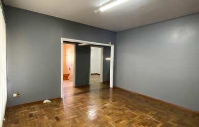 Imagem: A casa possui 3 Dormitórios, 2 Vagas na garagem, 336m² de