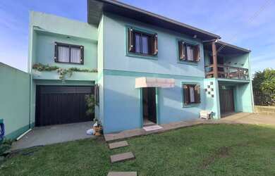 Imagem: A casa possui 3 Dormitórios, 1 Suíte, 3 Banheiros, 3 Vagas