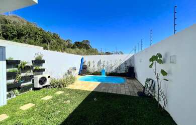 Imagem: A casa possui 3 Dormitórios, 3 Suítes, 4 Banheiros, 3 Vagas