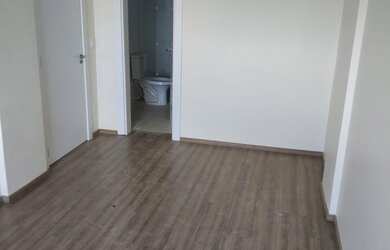 Imagem: O apartamento possui 2 Dormitórios, 1 Suíte, 2 Banheiros