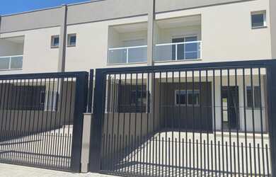 Imagem: A casa possui 3 Dormitórios, 1 Suíte, 2 Banheiros, 2 Vagas