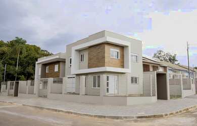 Imagem: A casa possui 3 Dormitórios, 1 Suíte, 3 Banheiros, 2 Vagas