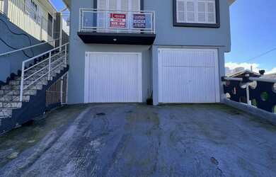 Imagem: A casa possui 2 Dormitórios, 1 Banheiro, 2 Vagas na garagem