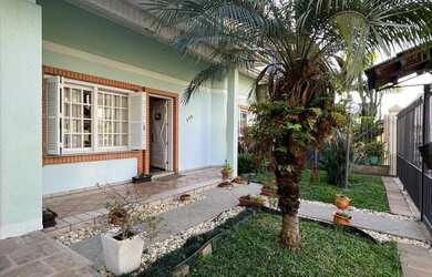 Imagem: A casa à venda possui 3 Dormitórios, 1 Suíte, 2 Banheiros