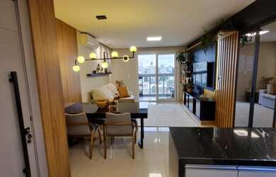 Imagem: O apartamento possui 2 Dormitórios, 1 Suíte, 2 Banheiros