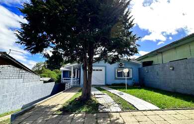 Imagem: A casa possui 3 Dormitórios, 1 Suíte, 2 Banheiros, 3 Vagas